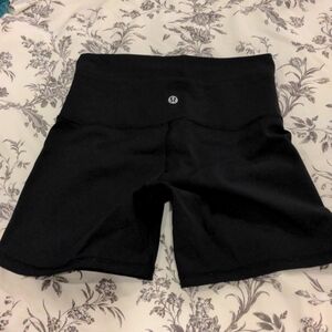 Lululemon black Align Shorts 4" size 4